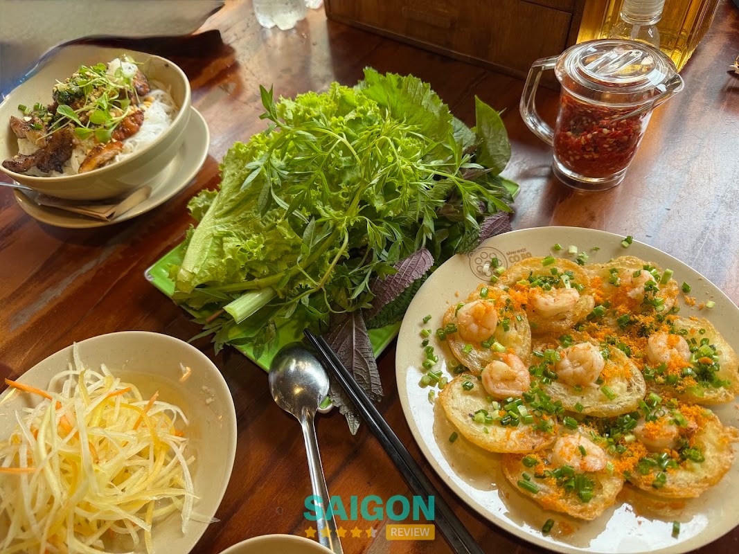 Món bánh khọt tại Cô Ba Vũng Tàu