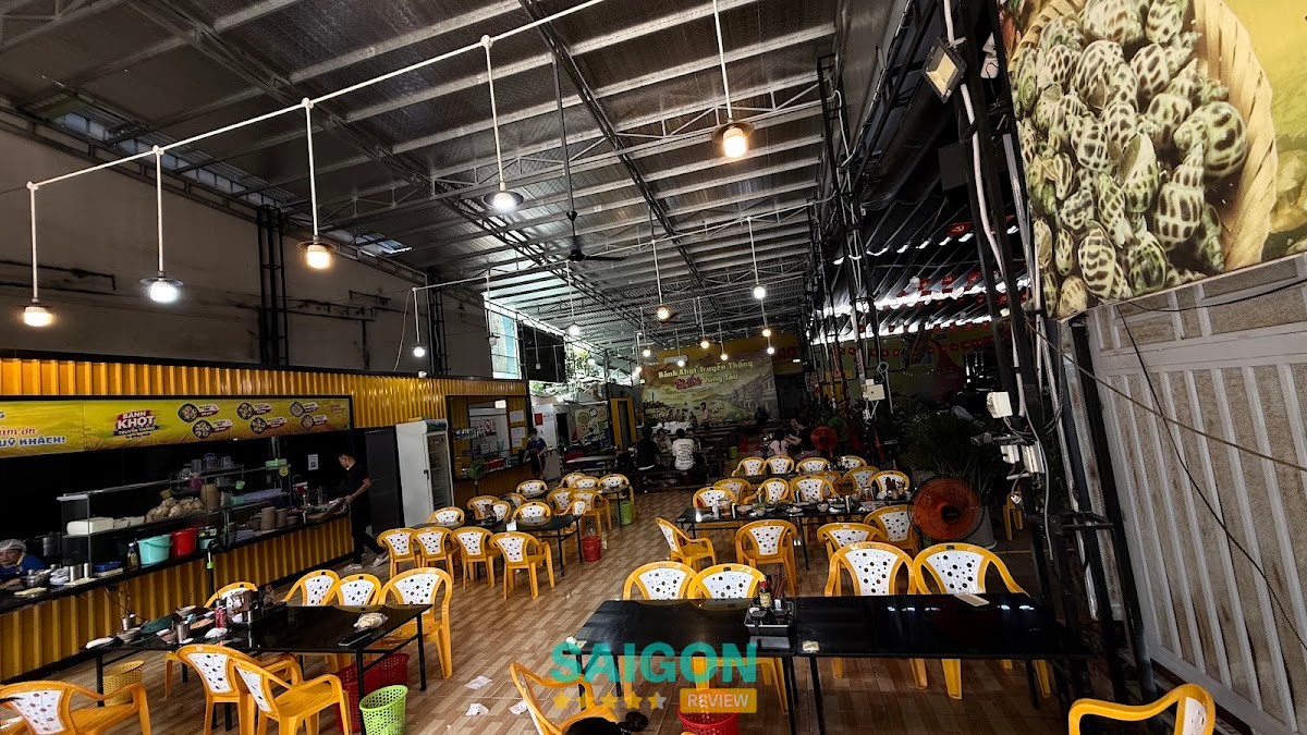 Bánh khọt cá ngừ tại Dì Hoa