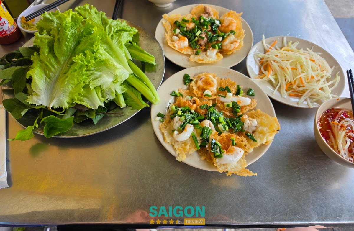Không gian Bánh Khọt Cô Hai Hoàng Hoa Thám