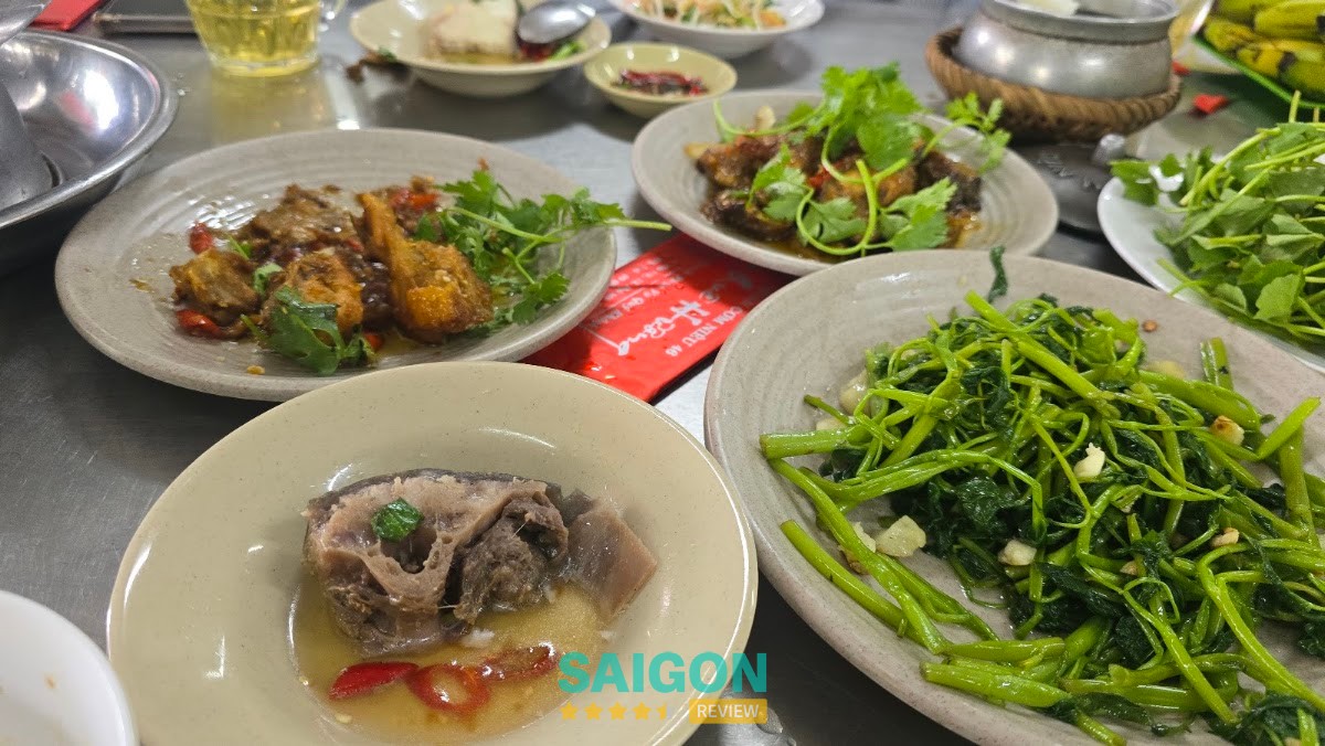 Món ăn tại Cơm Niêu 46 Quê Hương